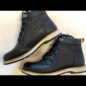 Boys Cat & Jack boots
